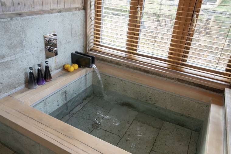 星のや軽井沢　部屋風呂