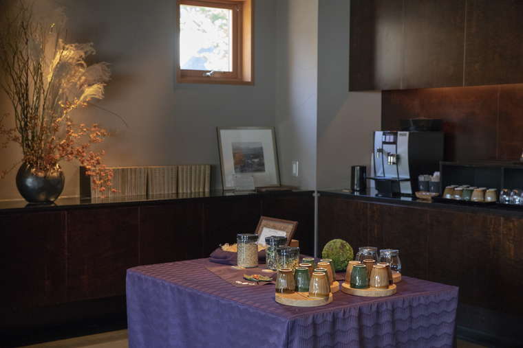 星のや軽井沢　集いの館　ライブラリーラウンジ