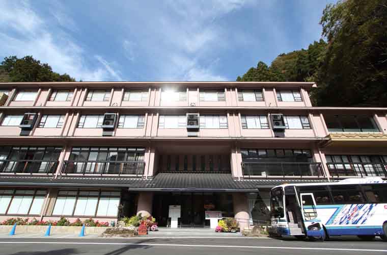 ホテルかずら橋正面