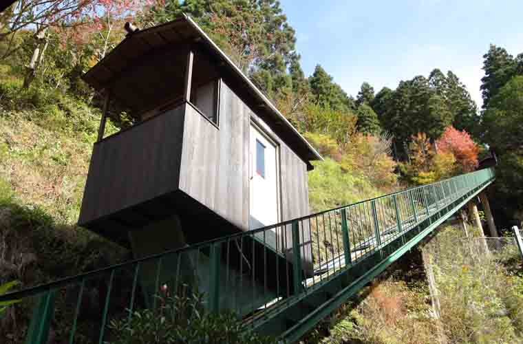 ホテルかずら橋 露天風呂へのケーブルカー