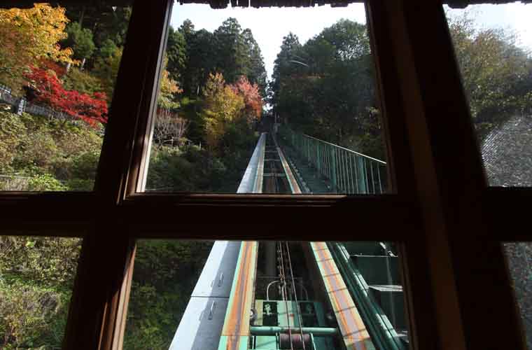 ホテルかずら橋 露天風呂へのケーブルカー