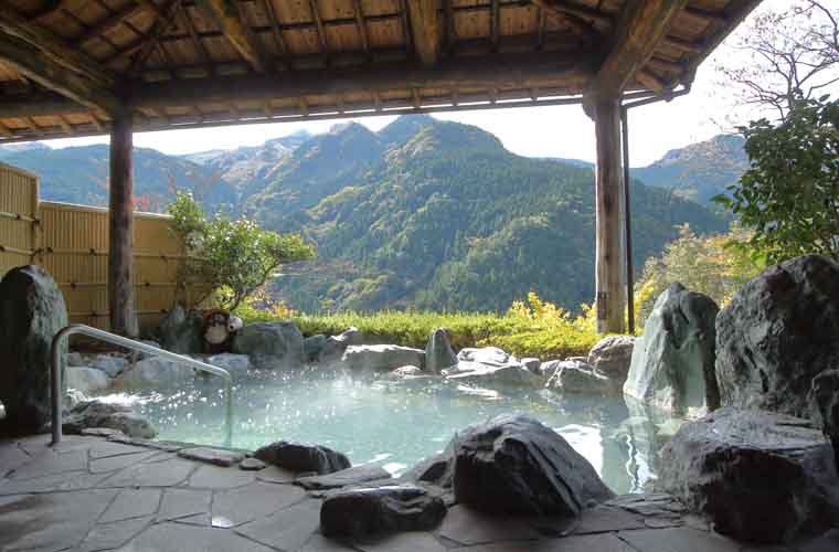 ホテルかずら橋 男性用露天風呂「雲海の湯」