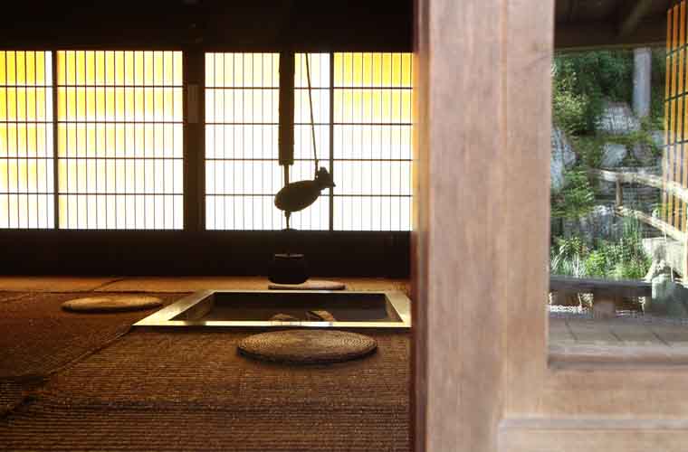 ホテルかずら橋 湯上がり休憩所「半兵衛の家」の囲炉裏