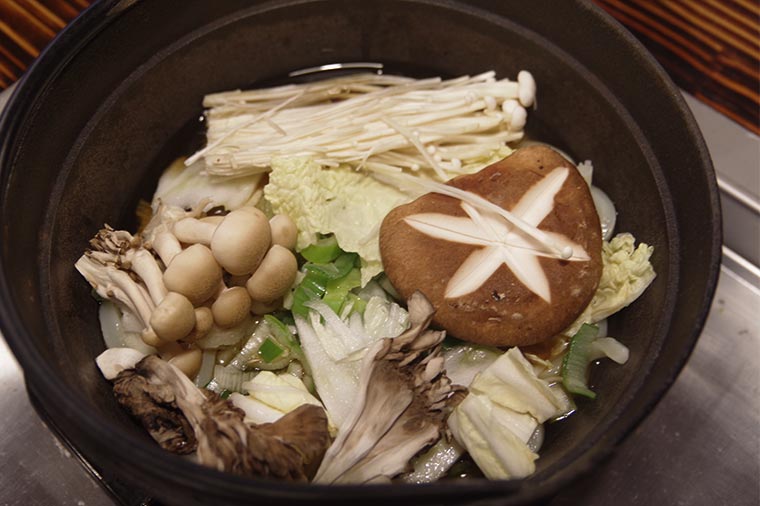 伊香保温泉 石段うどん きのこ鍋うどん 1,000円（税込）