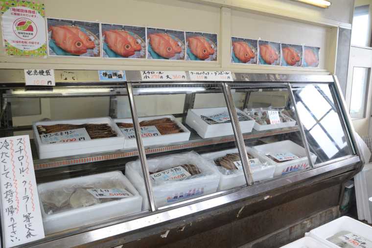 稲取漁港の直売所