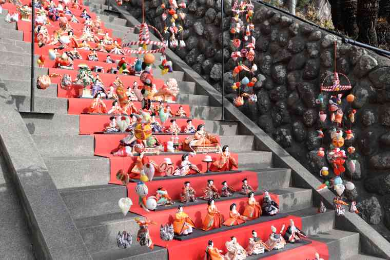 素盞嗚神社の雛段飾り