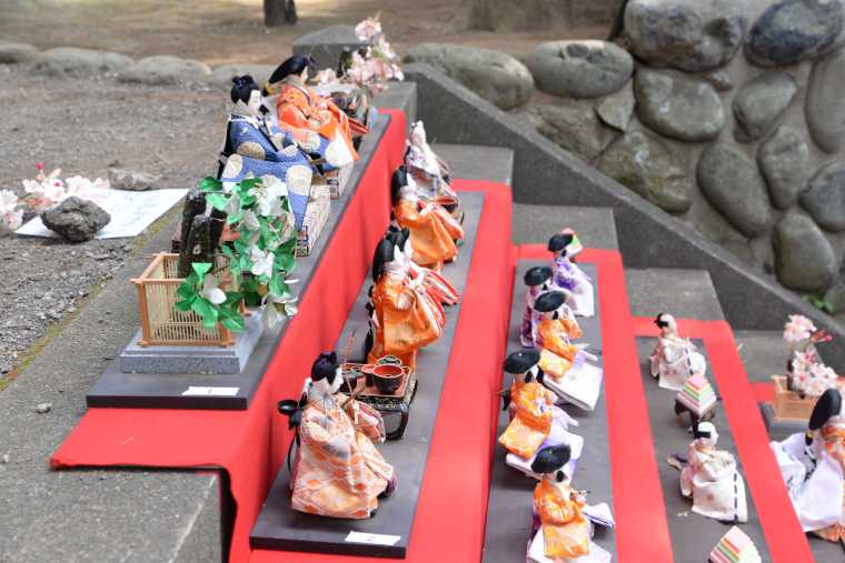 素盞嗚神社の雛段飾り