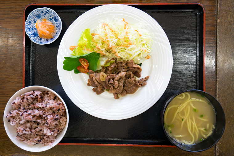 西表島　猪狩家定食