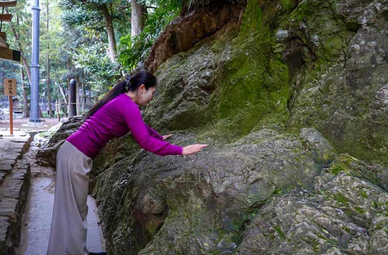 出雲大社 素鵞社裏手の岩場