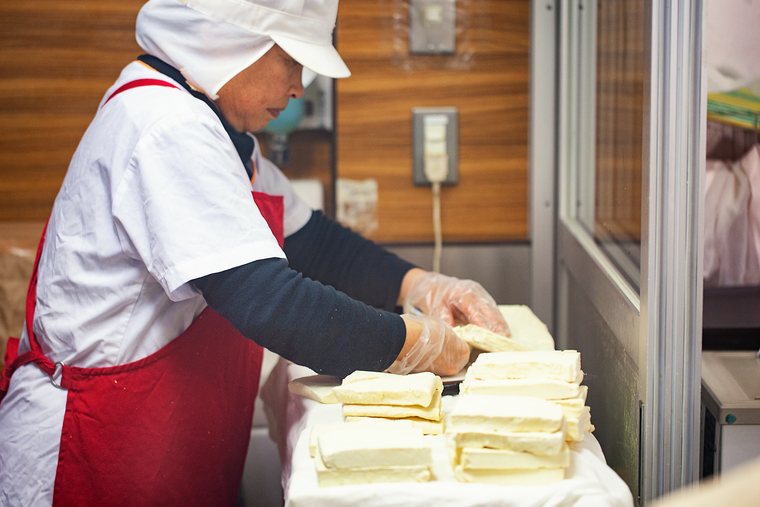 「三角定義あぶらあげ」「定義とうふ店」