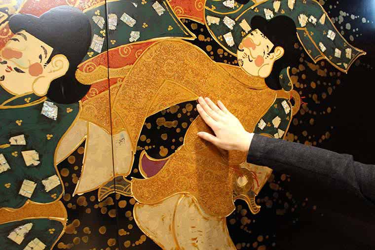 館内は美術館ツアー