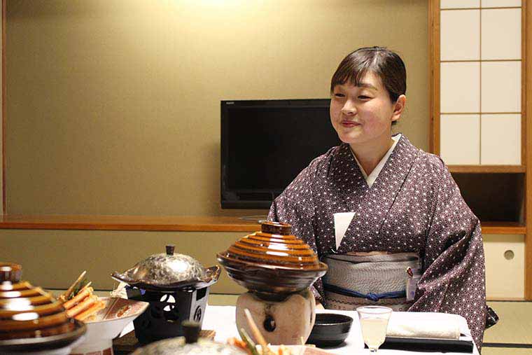 加賀屋　仲居さん