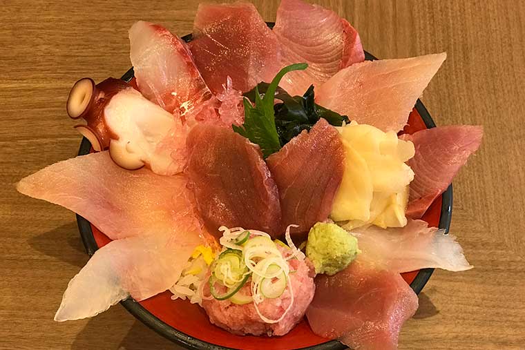 魚がし食堂「日替わりてんこ盛り」