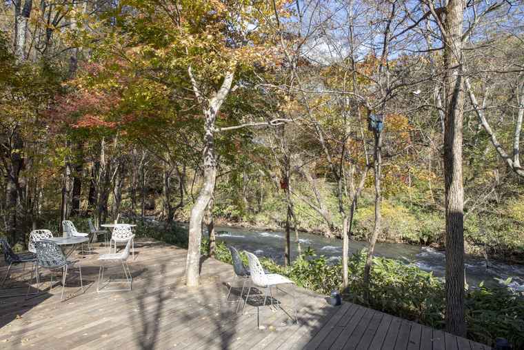 軽井沢星野エリア　ハルニレテラス