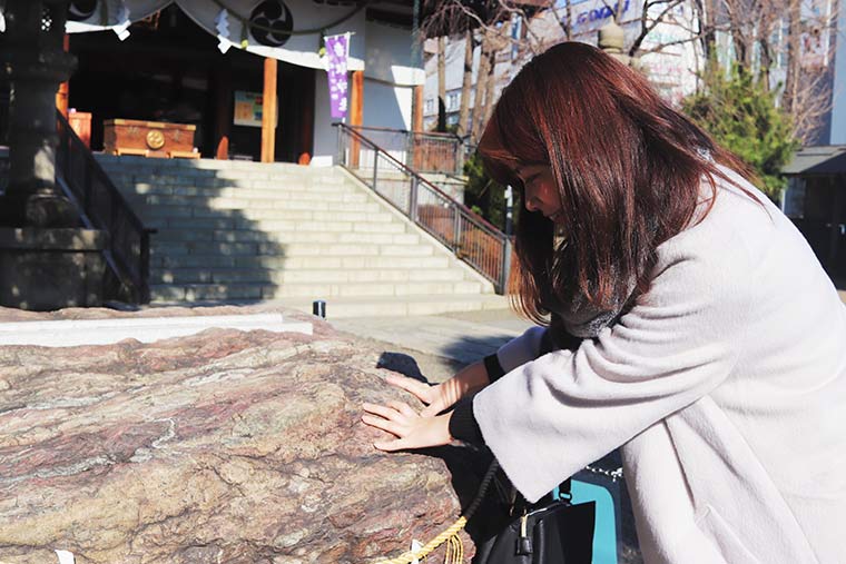 亀戸香取神社にある勝石