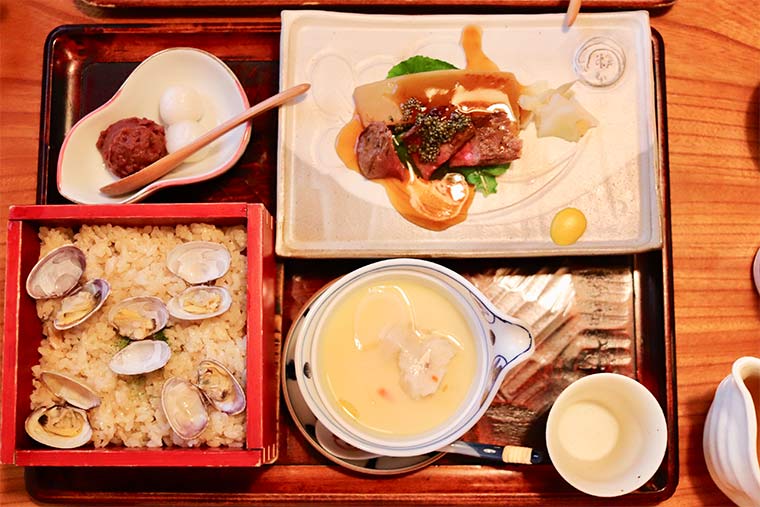 あさり飯とステーキのセット