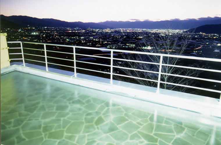 勝沼ぶどう郷　甲州市勝沼ぶどうの丘　天空の湯