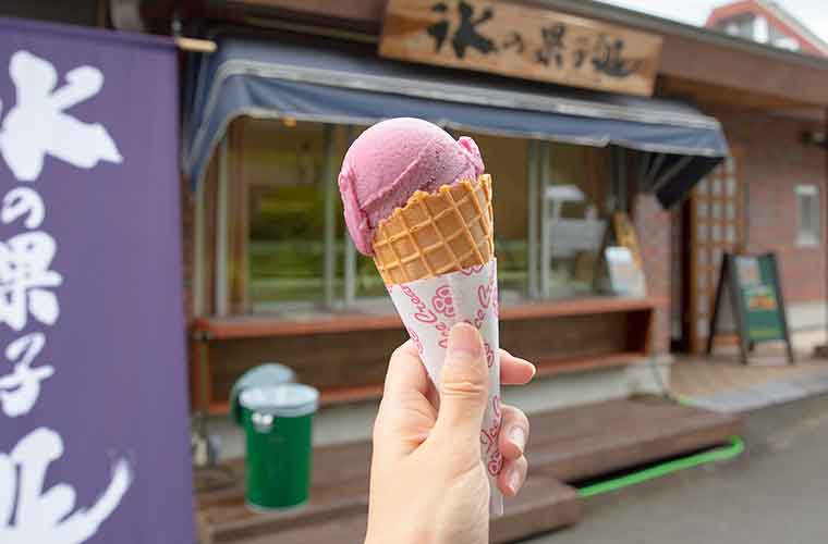 勝沼ぶどう郷　氷の菓子処のカベルネ味ジェラート