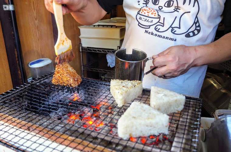中市本店の「ねこまんま焼きおにぎり」