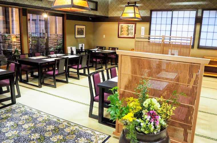 老舗ながらの静かで上品な空間