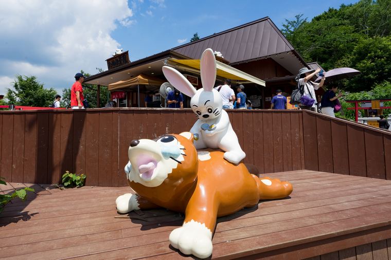 たぬき茶屋の前のオブジェ