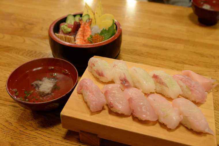 すし信の看板メニュー「地魚十貫」