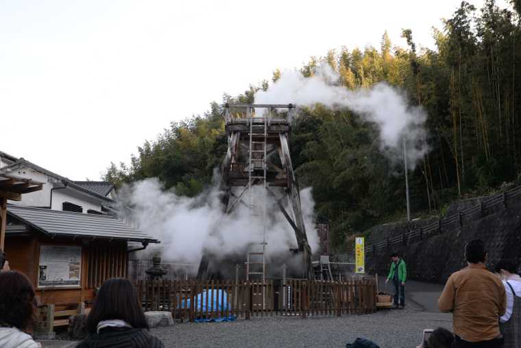 峰温泉の大噴湯公園