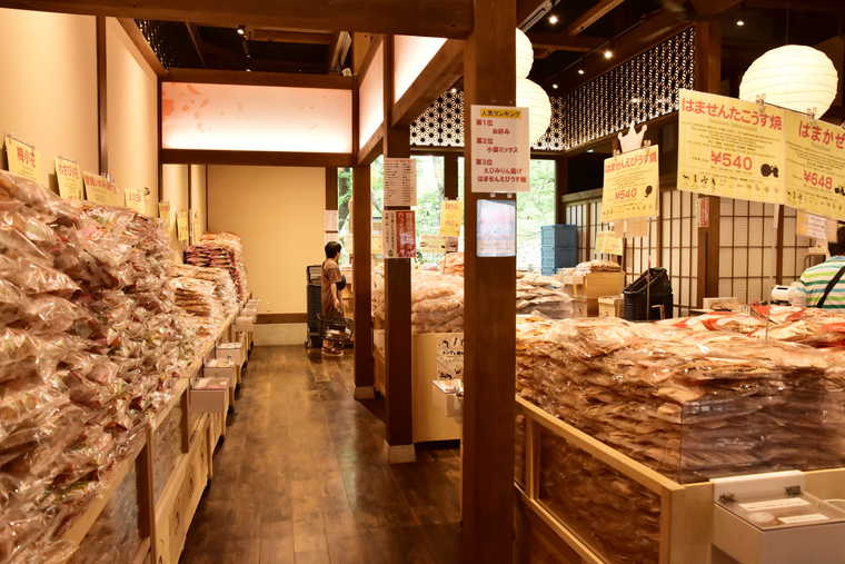 金シャチ横丁　えびせんべいの里