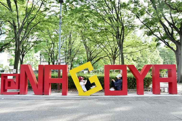 金シャチ横丁　「NAGOYA」のモニュメント