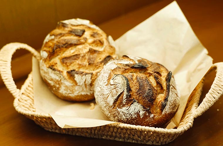 ブランジェリー コム・シノワの「キタノカオリのカンパーニュ」