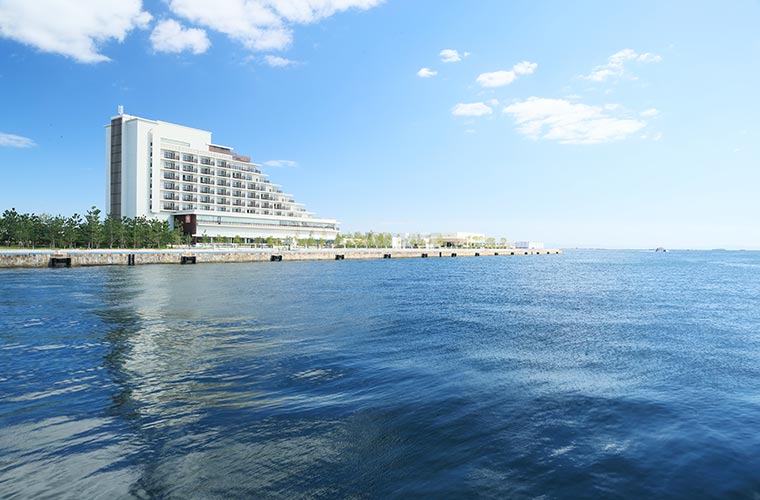 神戸のベイフロントに位置する神戸みなと温泉 蓮