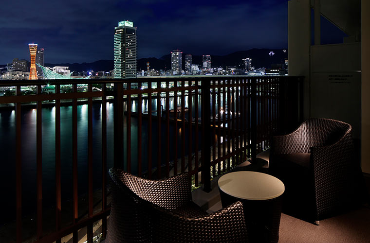 神戸みなと温泉 蓮の客室のテラスから望む神戸の夜景