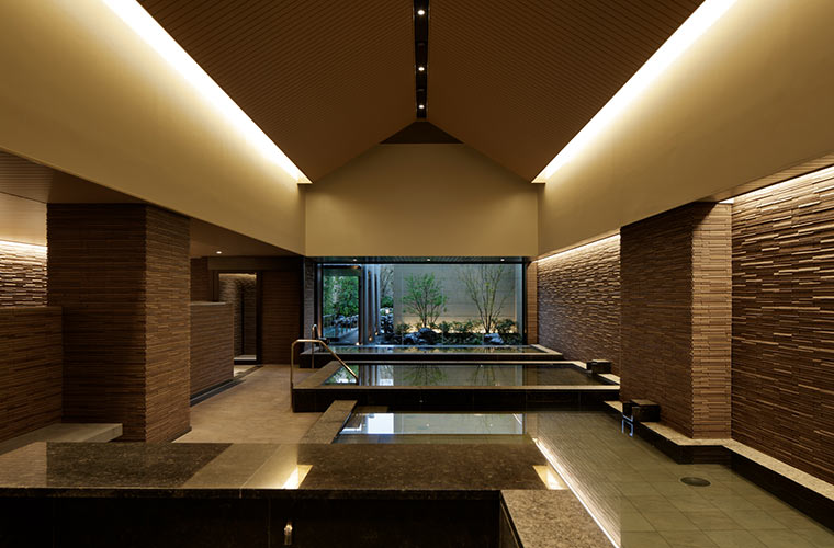 天然温泉施設「神戸みなと温泉」