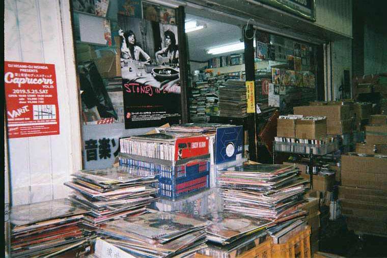 元町高架通商店街　レトロ