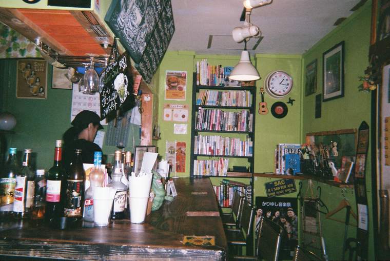 ハンバーガー店「louie louie（ルイルイ）」