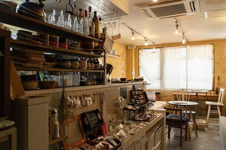 「ヨーコービル」の「ひとところ カフェ」