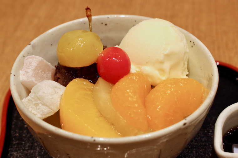 間瀬CAFEのクリームあんみつ