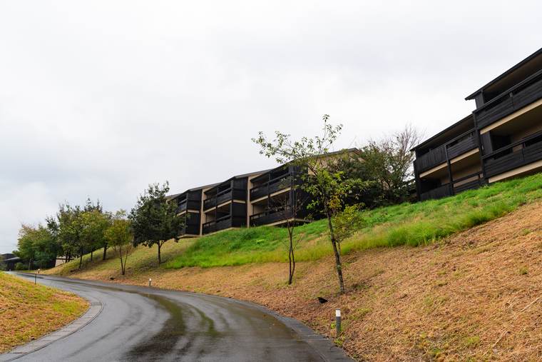 熊野古道　熊野倶楽部　　宿泊棟のあるエリアへ