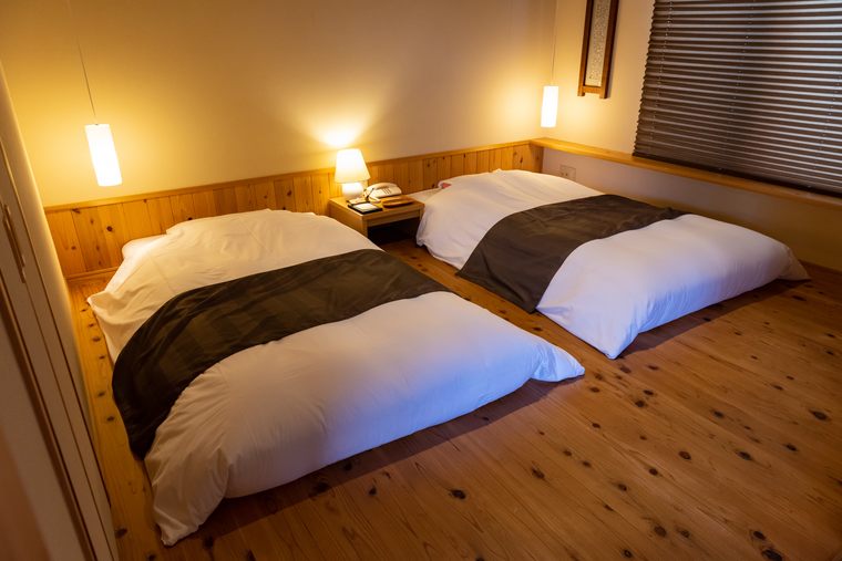 熊野古道　熊野倶楽部　　やすらぎの座　部屋　ローベッド