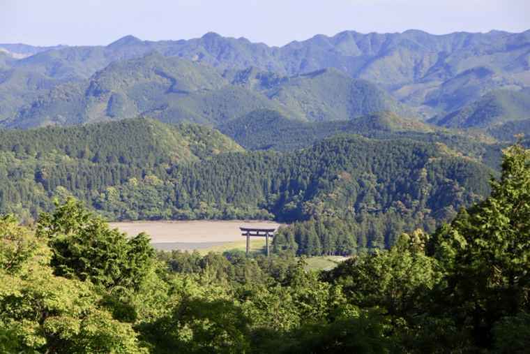 中辺路の見晴らし台から見える大斎原の大鳥居