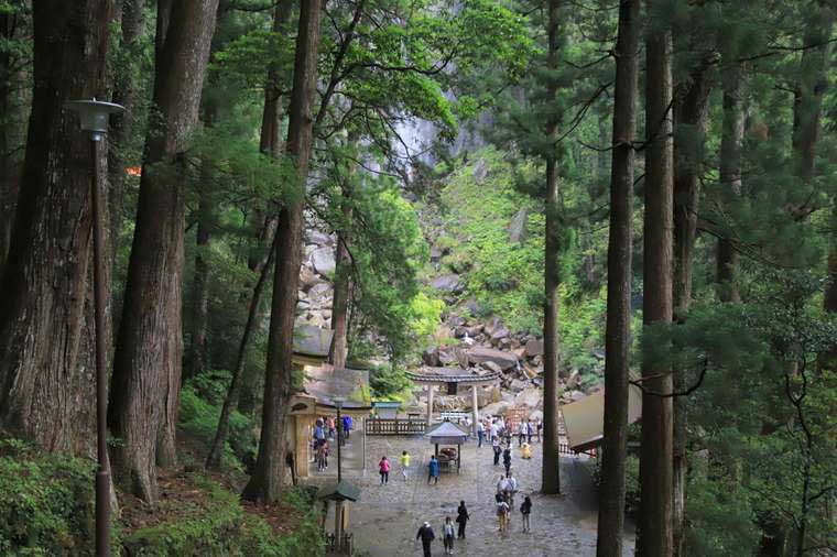 自然崇拝の対象として信仰を集めてきた那智の滝