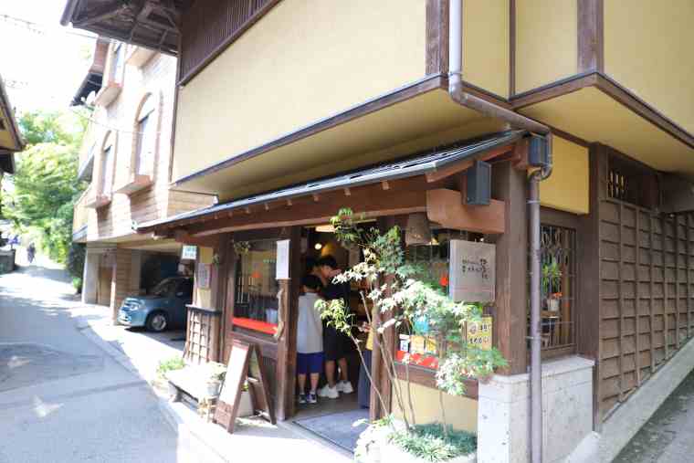 黒川温泉　「パティスリー麓（ろく）」