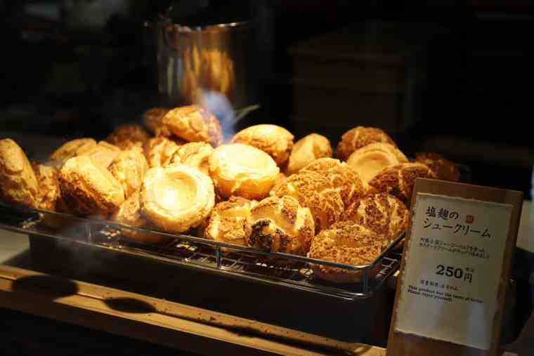 黒川温泉　「塩麹のシュークリーム」