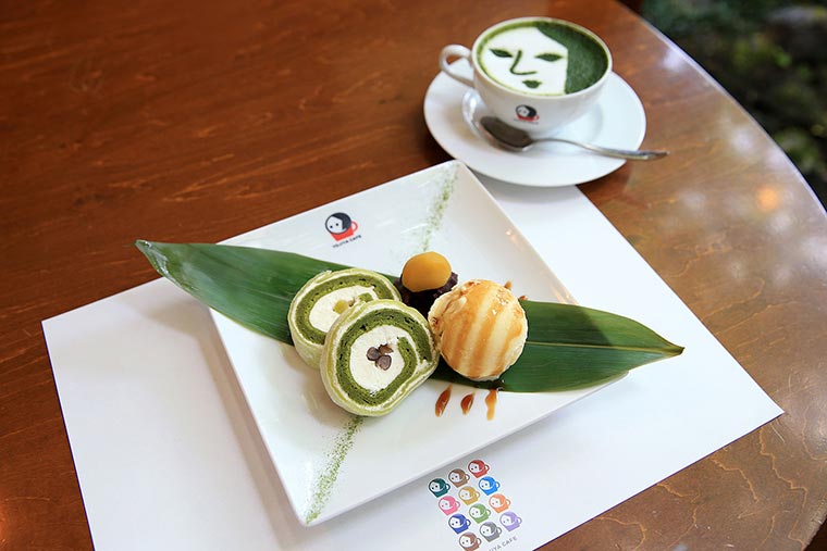 よーじや嵯峨野嵐山店 ショップ&カフェ 抹茶カプチーノ・和風ロール