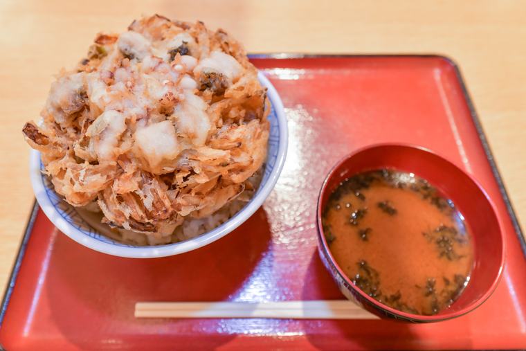 ラグーナテンボス　フェスティバルマーケット　蒲郡海鮮かき揚げ丼