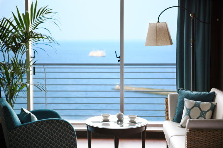 お部屋からも琵琶湖が見えます