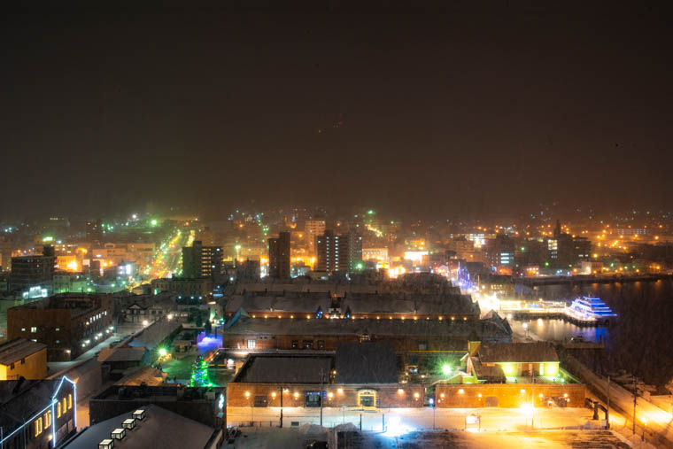 ラビスタ函館ベイのデラックスツインの窓から見える夜景
