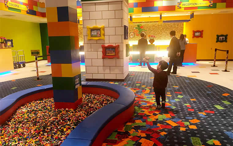 エントランスそばにあるレゴの遊び場