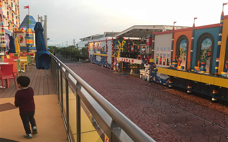 目の前はレゴランド・ジャパン