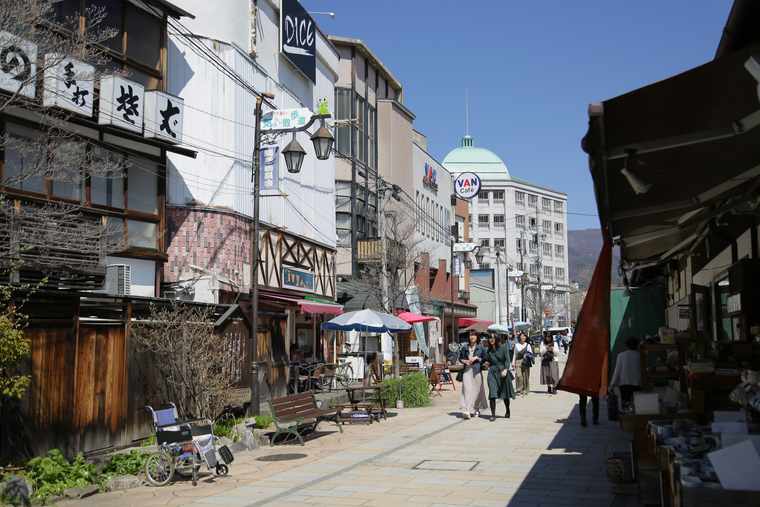 松本の縄手通り商店街